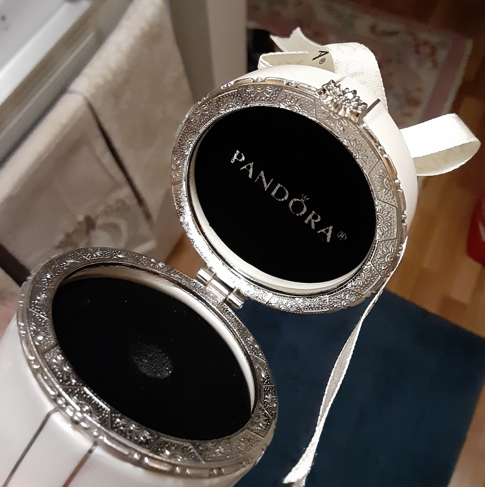 PANDORA 2018 JARED COLLECTION ORNAMENT TRINKET BOX - Picture 5 of 8